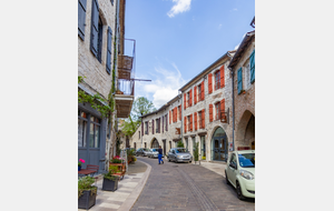 Lauzerte: rue de la garrigue