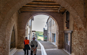 Lauzerte: accès au point de vue de la Barbacane