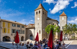  Lauzerte: Place des Cornières