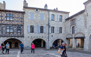 Lauzerte: Place des Cornières