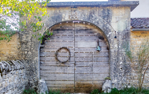  A côté de l’église de Saint Amans le Vieux