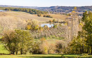 Chemin des Boulbènes: vue sur le lac de Montcuq