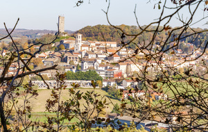 Vue panoramique sur Montcuq durant la montée 