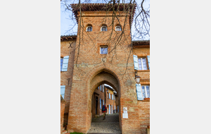 Clermont le Fort :  Porte Fortifiée 