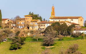 Chemin des Maridats: vue sur Clermont le Fort