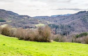 Belles vues dans la descente dans la vallée de l'Hers Vif