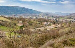 Chemin St Roch  vue sur la vallée du Touyre et Larroque d'Olmes