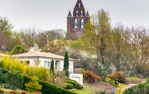  Eglise Saint Martin de Nailloux et son clocher mur 