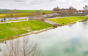 Barrage et le passage sur la Thésauque 