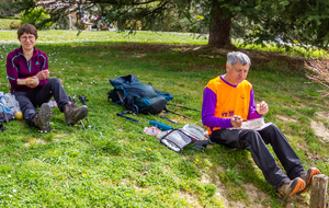 Pause repas au bord du lac de la Thésauque