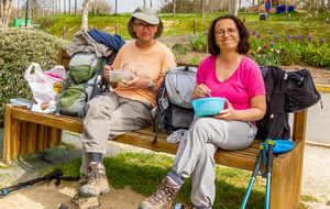 Pause repas au bord du lac de la Thésauque