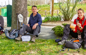 Pause repas au bord du lac de la Thésauque