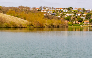 Nailloux: quartier du Martigat au dessus du lac