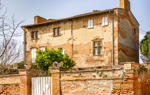  Montgeard: Château en mauvais état