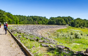 Lac de Montbel: 1er barrage et base de loisirs "la Régate"