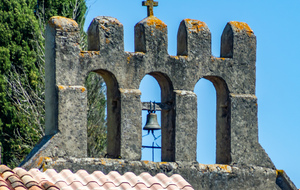 Le Villaret: clocher mûr de la Chapelle Saint-Sernin, (le Villaret commune de Montbel, Ariège).