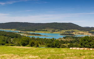 Vue sur le lac de Montbel (direction Nord-Est) à l'intersection avec le GR7B