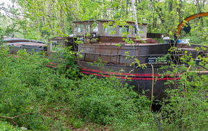 Bords du Canal du Midi: péniche stationnaire