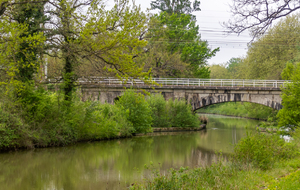 Bords du Canal du Midi: pont voie de chemin de fer