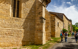 Mailhoc : le long de l'église Saint Eloi