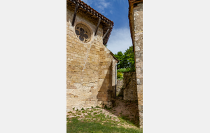 Mailhoc : le long de l'église Saint Eloi