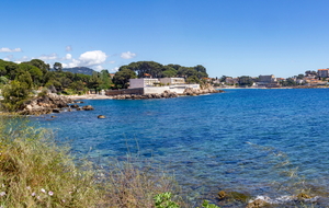 Bandol: plage du Barry, Eden Roc, anse de Renécros vus de la rue du Languedoc