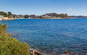 Bandol: Pointe Encanet, vue sur Eden Roc, anse de Renécros, ile de Bendor