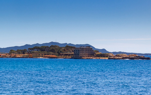 Bandol: Pointe Encanet, vue sur l'ile de Bendor