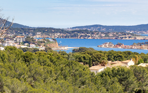 Baie de Bandol et l'ile de Bendor