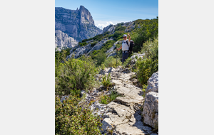 Sur le sentier des crêtes de Morgiou, près du Canapé de Sormiou, l'aiguille de Sugiton