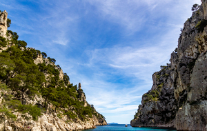 La calanque d'En Vau vue de sa plage