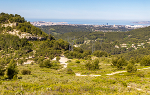 Vue sur Marseille de La Bonne Mère, les iles du Frioul et la Côte Bleue