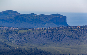 Les hauteurs d'Aubagne et les falaises de Cassis  et le Cap Canaille