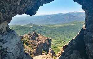 11 - Bugarach, Pech de Bugarach par La fenêtre