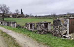 46 - Chemin des puits et lavoirs de Laburgade à Aujols