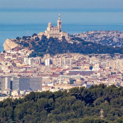 13 - Séjour Calanques - J4: Le Garlaban - Puits de Raimu - Notre Dame de la Garde ( La Bonne Mère) devant les iles du Frioul