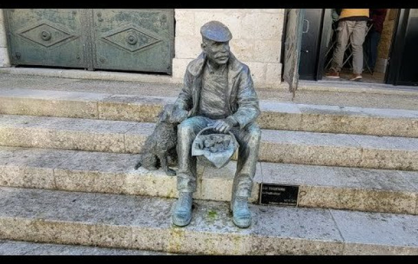 46 - Lalbenque, le sentier des truffes